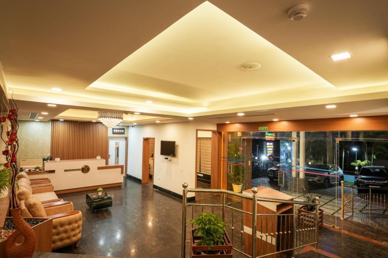 蒂鲁瓦尔拉 Empire Residency酒店 外观 照片